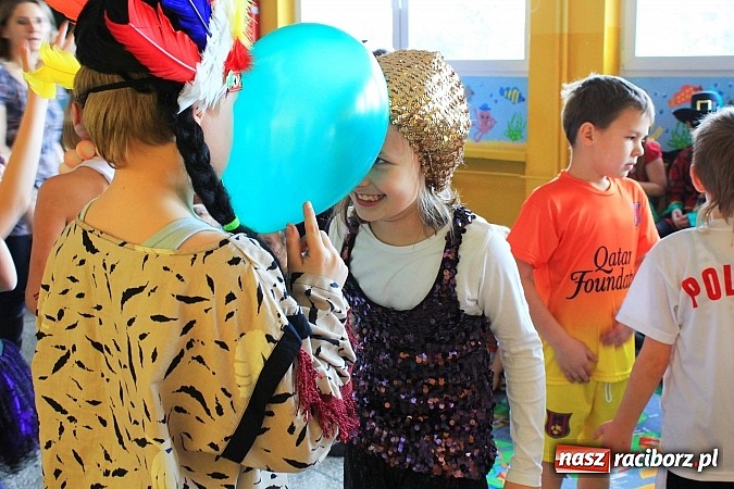 Zdjęcie w galerii na portalu naszraciborz.pl: Szalony bal przebierańców w Krzanowicach wiadomości z regionu