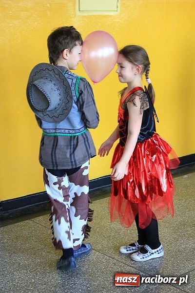 Zdjęcie w galerii na portalu naszraciborz.pl: Szalony bal przebierańców w Krzanowicach wiadomości z regionu