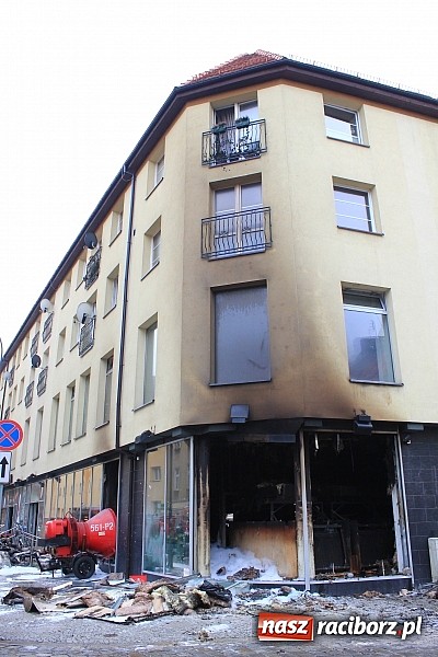 Zdjęcie w galerii na portalu naszraciborz.pl: Krótko przed wykryciem pożaru ktoś wszedł do Brooklynu. Policja powołała specjalną grupę wiadomości z regionu