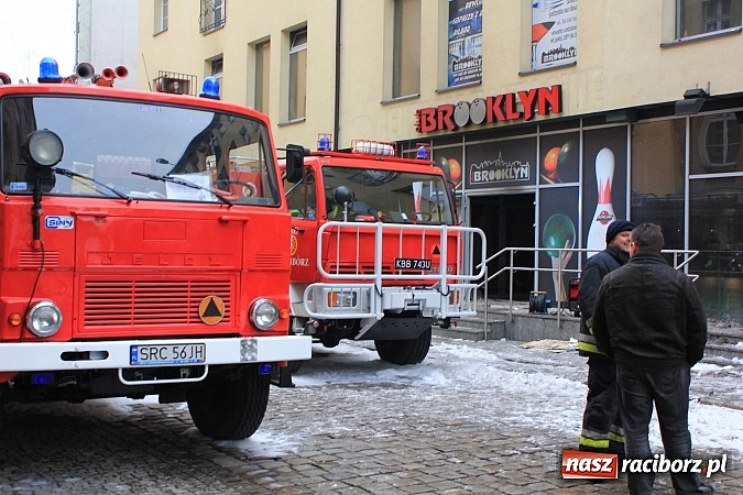 Zdjęcie w galerii na portalu naszraciborz.pl: Krótko przed wykryciem pożaru ktoś wszedł do Brooklynu. Policja powołała specjalną grupę wiadomości z regionu