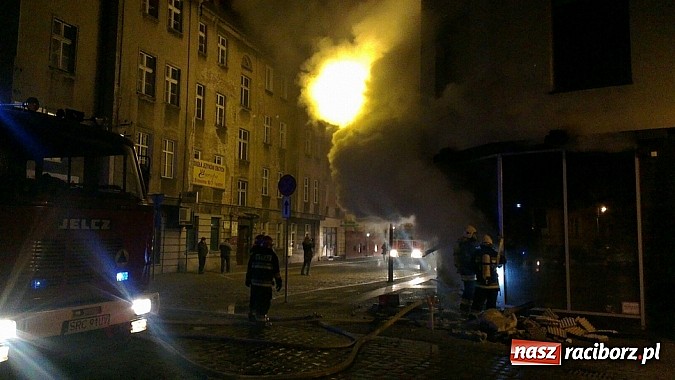 Zdjęcie w galerii na portalu naszraciborz.pl: Krótko przed wykryciem pożaru ktoś wszedł do Brooklynu. Policja powołała specjalną grupę wiadomości z regionu