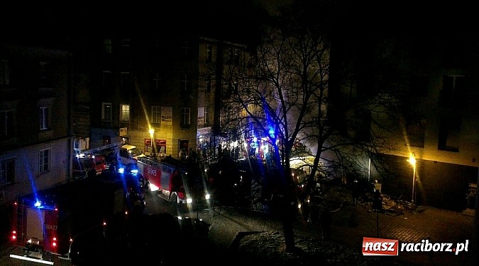 Zdjęcie w galerii na portalu naszraciborz.pl: Krótko przed wykryciem pożaru ktoś wszedł do Brooklynu. Policja powołała specjalną grupę wiadomości z regionu