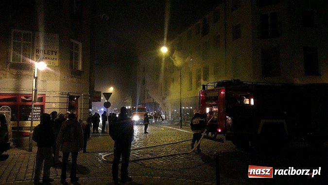 Zdjęcie w galerii na portalu naszraciborz.pl: Krótko przed wykryciem pożaru ktoś wszedł do Brooklynu. Policja powołała specjalną grupę wiadomości z regionu