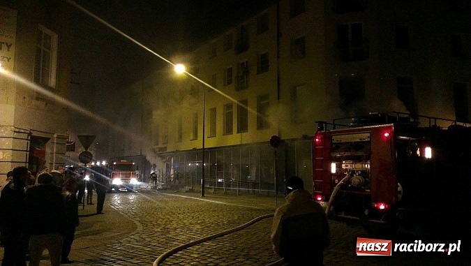 Zdjęcie w galerii na portalu naszraciborz.pl: Krótko przed wykryciem pożaru ktoś wszedł do Brooklynu. Policja powołała specjalną grupę wiadomości z regionu