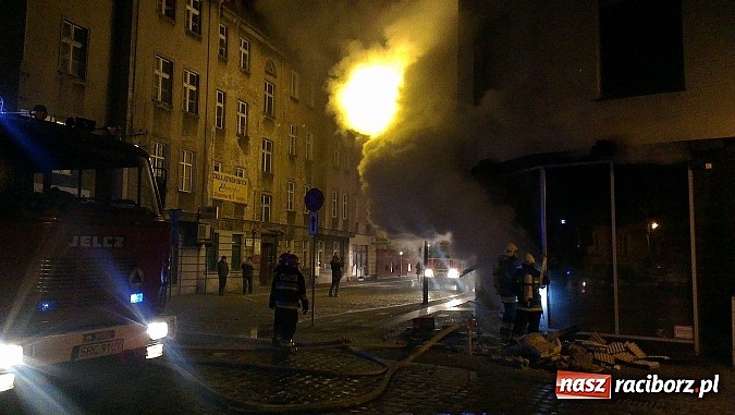 Zdjęcie w galerii na portalu naszraciborz.pl: Krótko przed wykryciem pożaru ktoś wszedł do Brooklynu. Policja powołała specjalną grupę wiadomości z regionu