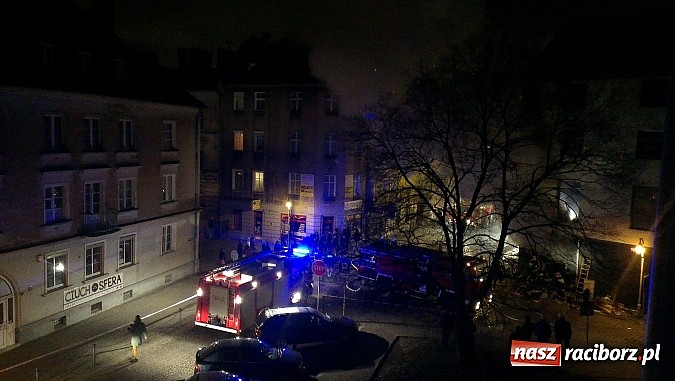 Zdjęcie w galerii na portalu naszraciborz.pl: Krótko przed wykryciem pożaru ktoś wszedł do Brooklynu. Policja powołała specjalną grupę wiadomości z regionu