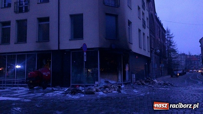 Zdjęcie w galerii na portalu naszraciborz.pl: Krótko przed wykryciem pożaru ktoś wszedł do Brooklynu. Policja powołała specjalną grupę wiadomości z regionu