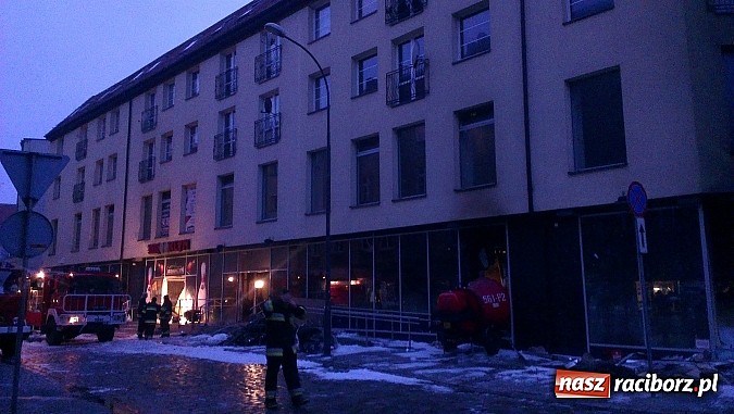 Zdjęcie w galerii na portalu naszraciborz.pl: Krótko przed wykryciem pożaru ktoś wszedł do Brooklynu. Policja powołała specjalną grupę wiadomości z regionu