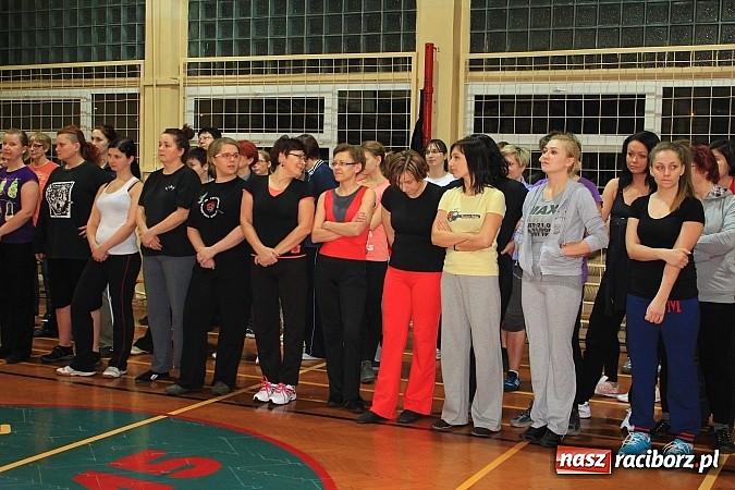 Zdjęcie w galerii na portalu naszraciborz.pl: Raciborzanki na kursie samoobrony, czyli bójcie się teraz panowie wiadomości z regionu