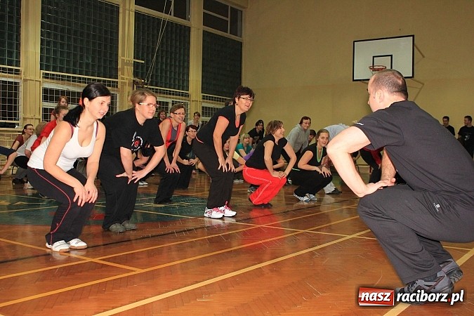 Zdjęcie w galerii na portalu naszraciborz.pl: Raciborzanki na kursie samoobrony, czyli bójcie się teraz panowie wiadomości z regionu