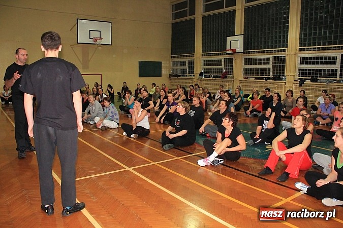 Zdjęcie w galerii na portalu naszraciborz.pl: Raciborzanki na kursie samoobrony, czyli bójcie się teraz panowie wiadomości z regionu