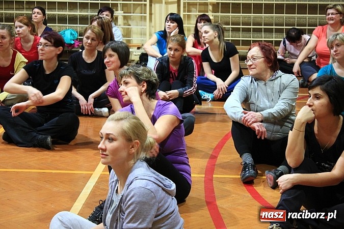 Zdjęcie w galerii na portalu naszraciborz.pl: Raciborzanki na kursie samoobrony, czyli bójcie się teraz panowie wiadomości z regionu