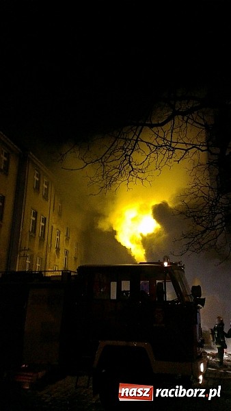 Zdjęcie w galerii na portalu naszraciborz.pl: W nocy doszczętnie spłonął Brooklyn przy Browarnej. Policja bada przyczyny wiadomości z regionu