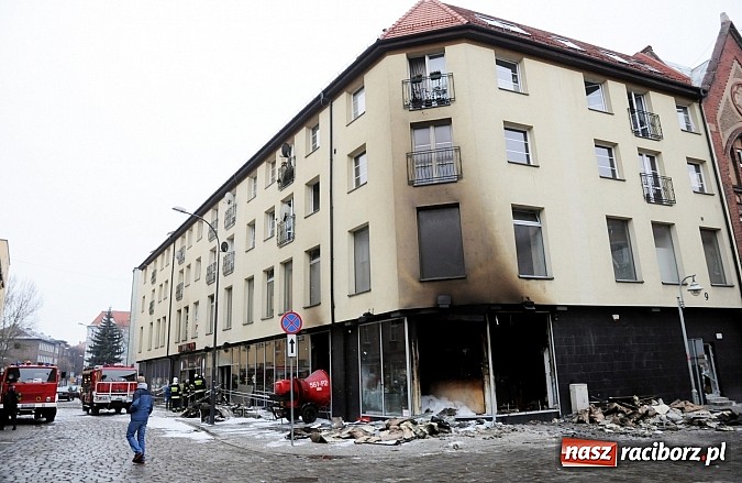 Zdjęcie w galerii na portalu naszraciborz.pl: W nocy doszczętnie spłonął Brooklyn przy Browarnej. Policja bada przyczyny wiadomości z regionu