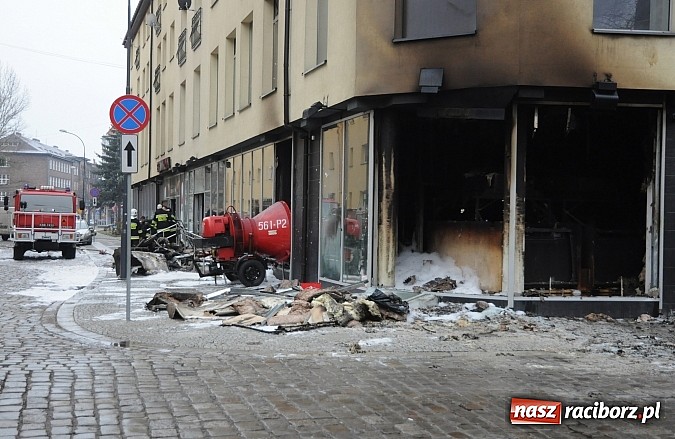 Zdjęcie w galerii na portalu naszraciborz.pl: W nocy doszczętnie spłonął Brooklyn przy Browarnej. Policja bada przyczyny wiadomości z regionu