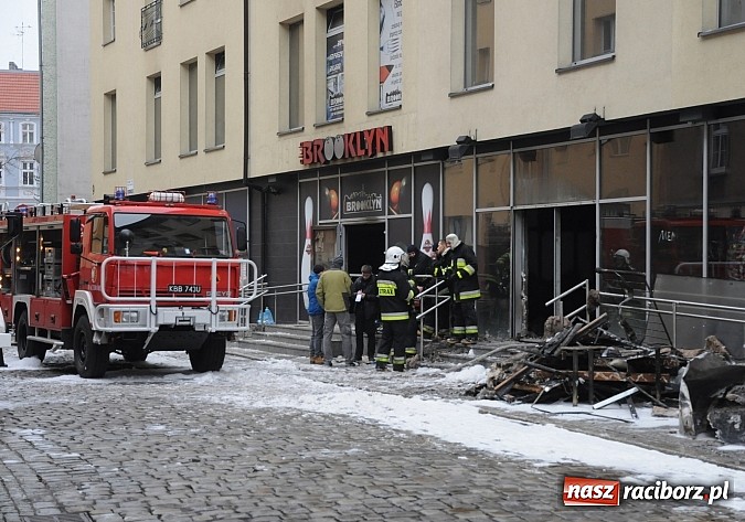 Zdjęcie w galerii na portalu naszraciborz.pl: W nocy doszczętnie spłonął Brooklyn przy Browarnej. Policja bada przyczyny wiadomości z regionu