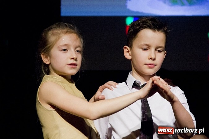 Zdjęcie w galerii na portalu naszraciborz.pl: W MDK-u nie zapomniano o babciach i dziadkach. Były piękne występy wiadomości z regionu