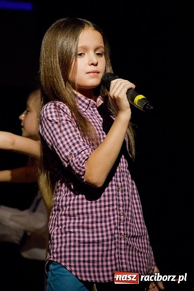 Zdjęcie w galerii na portalu naszraciborz.pl: W MDK-u nie zapomniano o babciach i dziadkach. Były piękne występy wiadomości z regionu