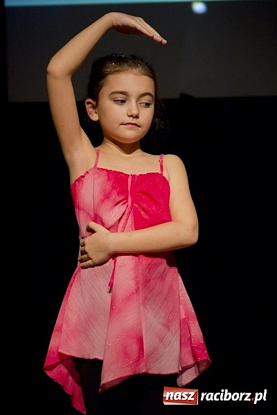 Zdjęcie w galerii na portalu naszraciborz.pl: W MDK-u nie zapomniano o babciach i dziadkach. Były piękne występy wiadomości z regionu