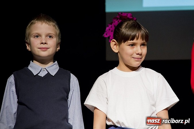 Zdjęcie w galerii na portalu naszraciborz.pl: W MDK-u nie zapomniano o babciach i dziadkach. Były piękne występy wiadomości z regionu