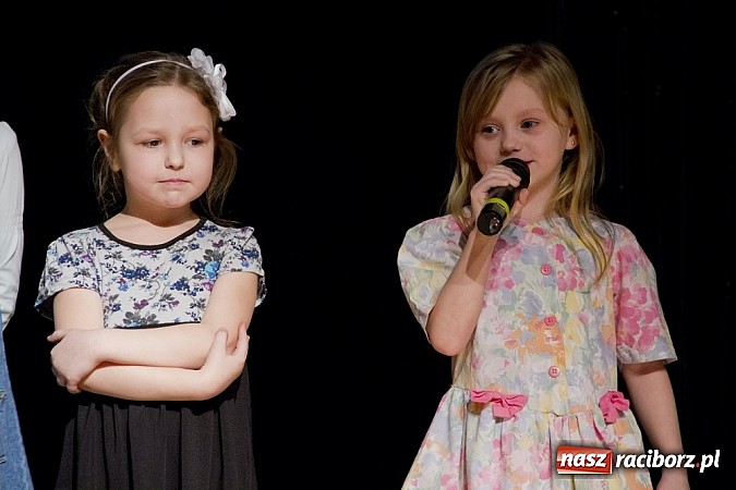 Zdjęcie w galerii na portalu naszraciborz.pl: W MDK-u nie zapomniano o babciach i dziadkach. Były piękne występy wiadomości z regionu