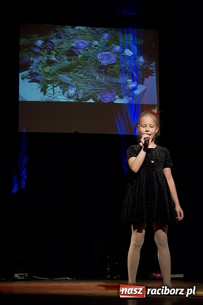 Zdjęcie w galerii na portalu naszraciborz.pl: W MDK-u nie zapomniano o babciach i dziadkach. Były piękne występy wiadomości z regionu