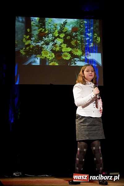 Zdjęcie w galerii na portalu naszraciborz.pl: W MDK-u nie zapomniano o babciach i dziadkach. Były piękne występy wiadomości z regionu