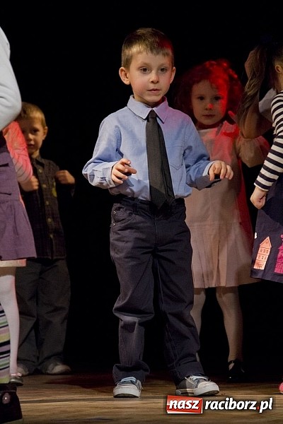 Zdjęcie w galerii na portalu naszraciborz.pl: W MDK-u nie zapomniano o babciach i dziadkach. Były piękne występy wiadomości z regionu