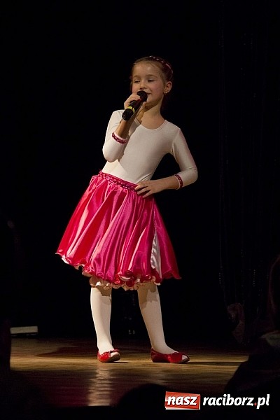 Zdjęcie w galerii na portalu naszraciborz.pl: W MDK-u nie zapomniano o babciach i dziadkach. Były piękne występy wiadomości z regionu