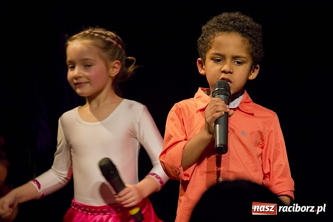 Zdjęcie w galerii na portalu naszraciborz.pl: W MDK-u nie zapomniano o babciach i dziadkach. Były piękne występy wiadomości z regionu