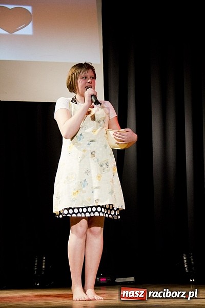 Zdjęcie w galerii na portalu naszraciborz.pl: W MDK-u nie zapomniano o babciach i dziadkach. Były piękne występy wiadomości z regionu