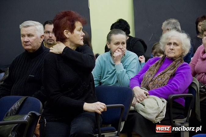 Zdjęcie w galerii na portalu naszraciborz.pl: W MDK-u nie zapomniano o babciach i dziadkach. Były piękne występy wiadomości z regionu