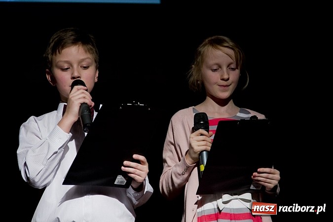 Zdjęcie w galerii na portalu naszraciborz.pl: W MDK-u nie zapomniano o babciach i dziadkach. Były piękne występy wiadomości z regionu