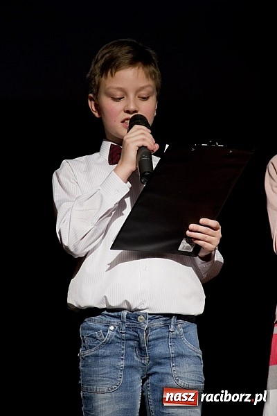 Zdjęcie w galerii na portalu naszraciborz.pl: W MDK-u nie zapomniano o babciach i dziadkach. Były piękne występy wiadomości z regionu