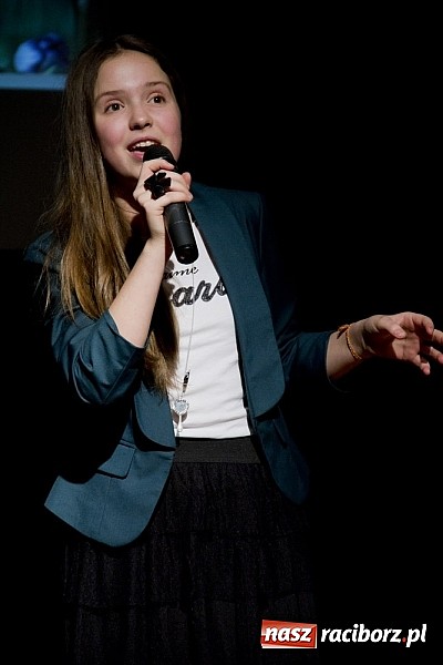 Zdjęcie w galerii na portalu naszraciborz.pl: W MDK-u nie zapomniano o babciach i dziadkach. Były piękne występy wiadomości z regionu