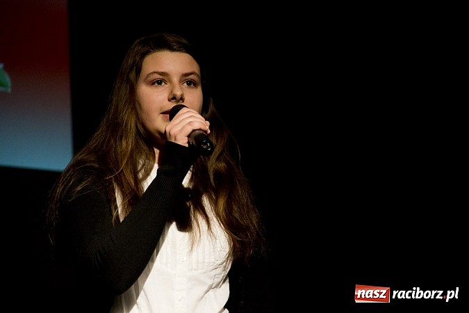 Zdjęcie w galerii na portalu naszraciborz.pl: W MDK-u nie zapomniano o babciach i dziadkach. Były piękne występy wiadomości z regionu