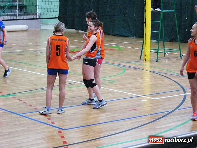 Zdjęcie w galerii na portalu naszraciborz.pl: Siatkarskie zmagania w Arenie Rafako wiadomości z regionu