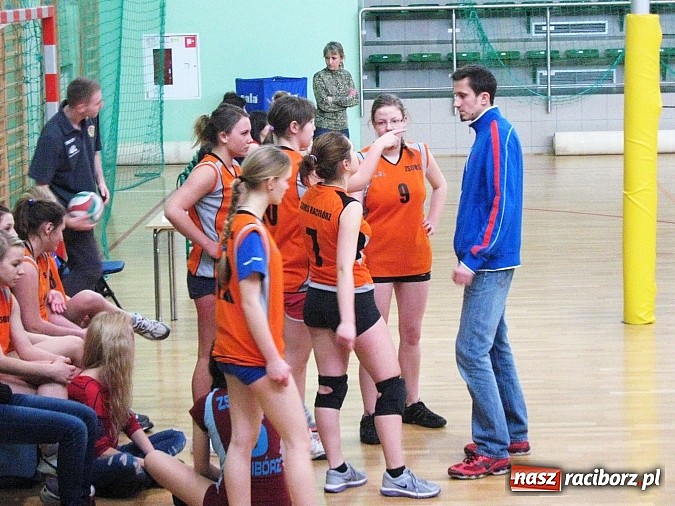Zdjęcie w galerii na portalu naszraciborz.pl: Siatkarskie zmagania w Arenie Rafako wiadomości z regionu