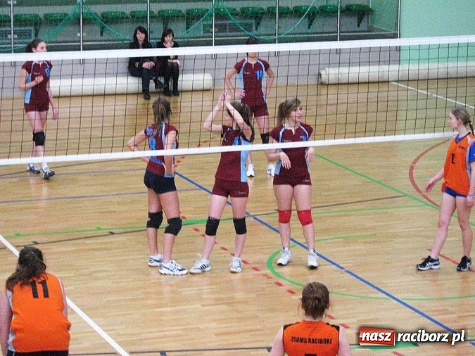Zdjęcie w galerii na portalu naszraciborz.pl: Siatkarskie zmagania w Arenie Rafako wiadomości z regionu