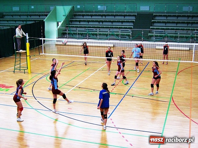 Zdjęcie w galerii na portalu naszraciborz.pl: Siatkarskie zmagania w Arenie Rafako wiadomości z regionu