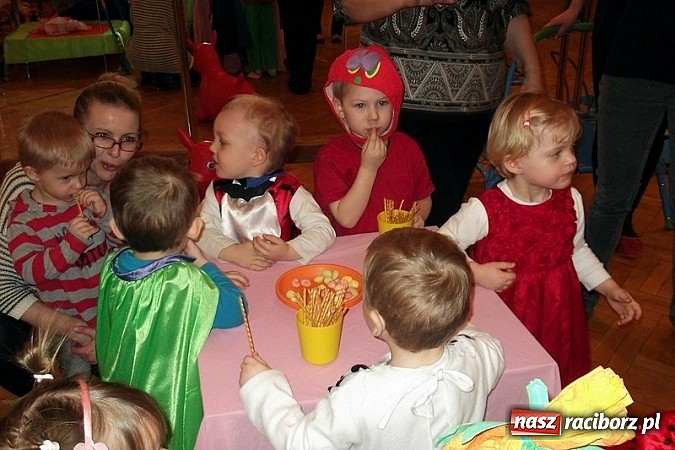 Zdjęcie w galerii na portalu naszraciborz.pl: Wesoło i smacznie, z narodzinami w tle wiadomości z regionu