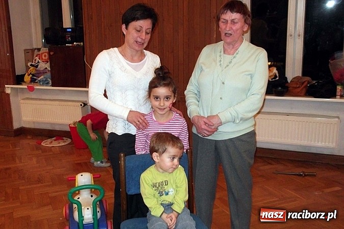 Zdjęcie w galerii na portalu naszraciborz.pl: Wesoło i smacznie, z narodzinami w tle wiadomości z regionu