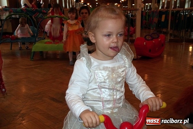 Zdjęcie w galerii na portalu naszraciborz.pl: Wesoło i smacznie, z narodzinami w tle wiadomości z regionu