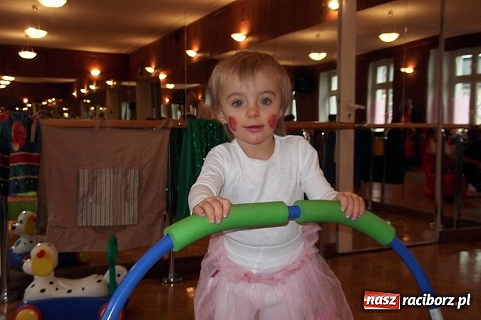 Zdjęcie w galerii na portalu naszraciborz.pl: Wesoło i smacznie, z narodzinami w tle wiadomości z regionu