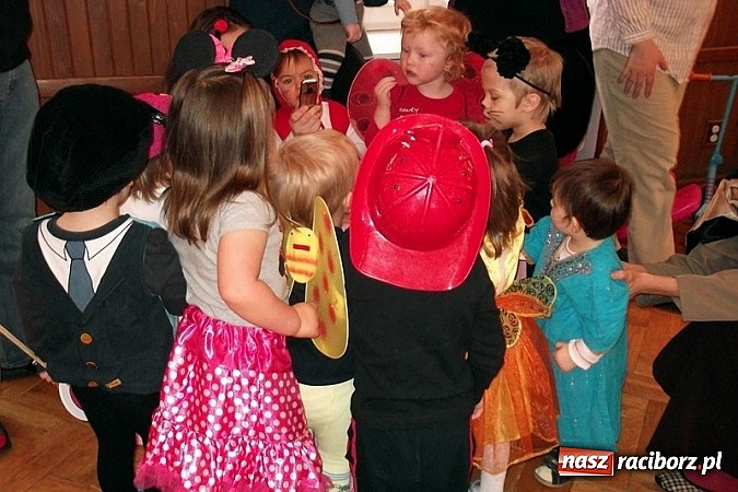 Zdjęcie w galerii na portalu naszraciborz.pl: Wesoło i smacznie, z narodzinami w tle wiadomości z regionu