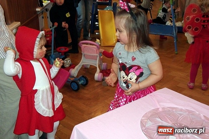Zdjęcie w galerii na portalu naszraciborz.pl: Wesoło i smacznie, z narodzinami w tle wiadomości z regionu