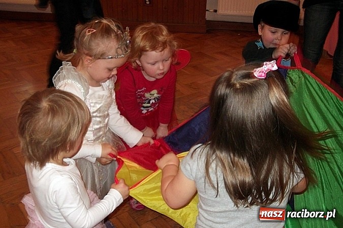 Zdjęcie w galerii na portalu naszraciborz.pl: Wesoło i smacznie, z narodzinami w tle wiadomości z regionu