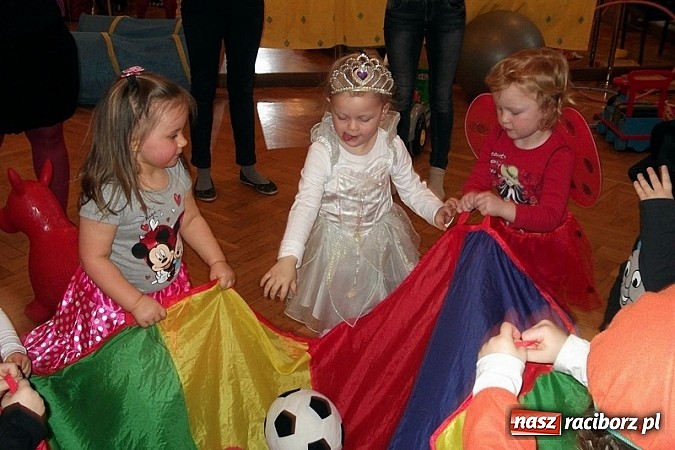 Zdjęcie w galerii na portalu naszraciborz.pl: Wesoło i smacznie, z narodzinami w tle wiadomości z regionu