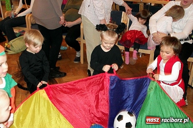 Zdjęcie w galerii na portalu naszraciborz.pl: Wesoło i smacznie, z narodzinami w tle wiadomości z regionu