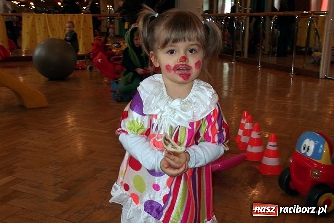 Zdjęcie w galerii na portalu naszraciborz.pl: Wesoło i smacznie, z narodzinami w tle wiadomości z regionu